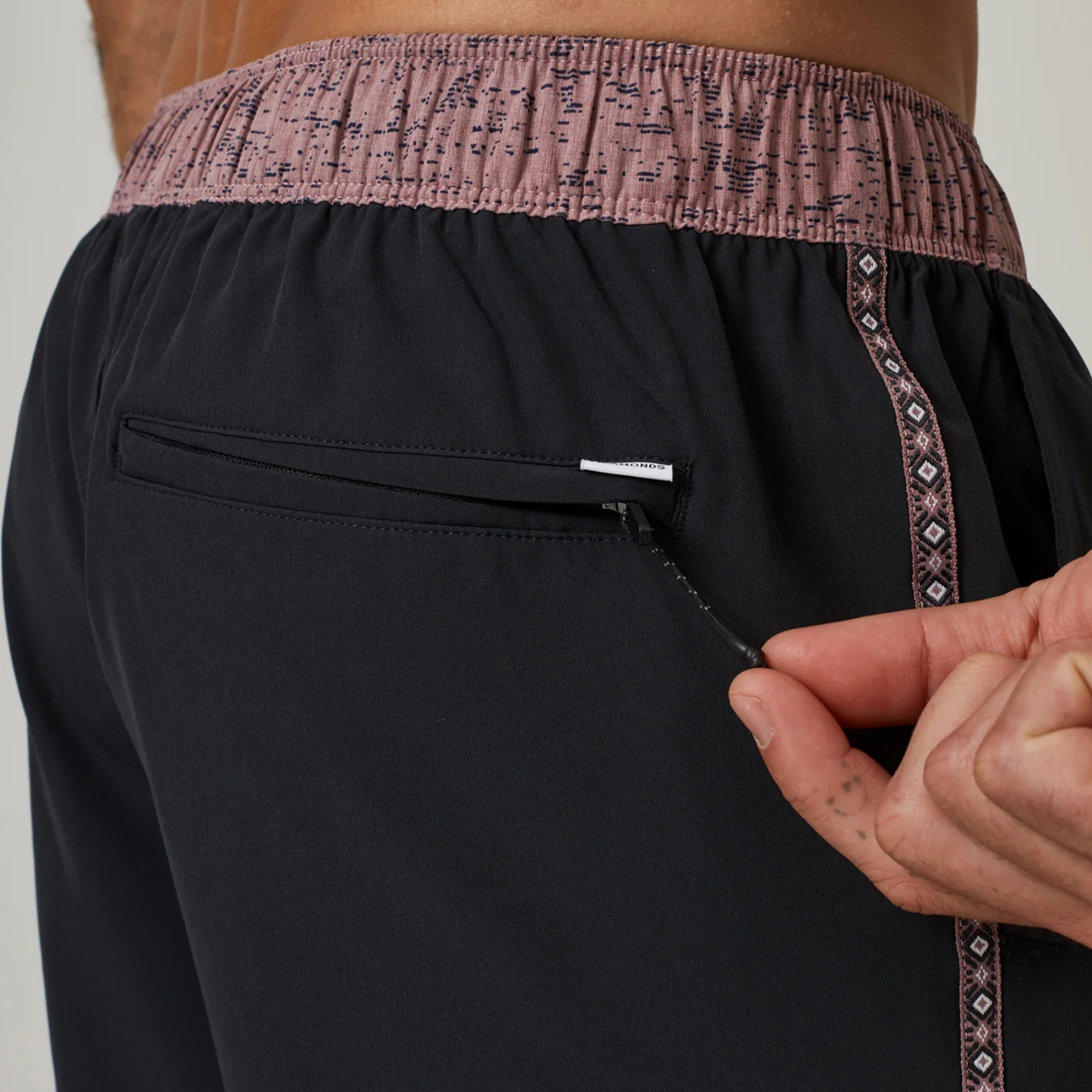 (CHA) 7" CORE Active Short - Charcoal